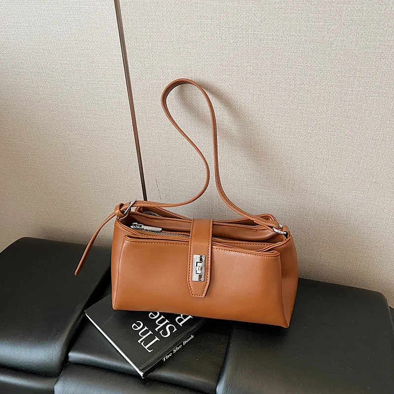 French Style Simple Underarm Bag Women Versatile Texture Casual Commuting Bag Temperament Lock Buckle Shoulder Crossbody Bag
French Style Simple Underarm Bag Women Versatile Texture Casual Commuting Bag Temperament Lock Buckle Shoulder Crossbody Bag