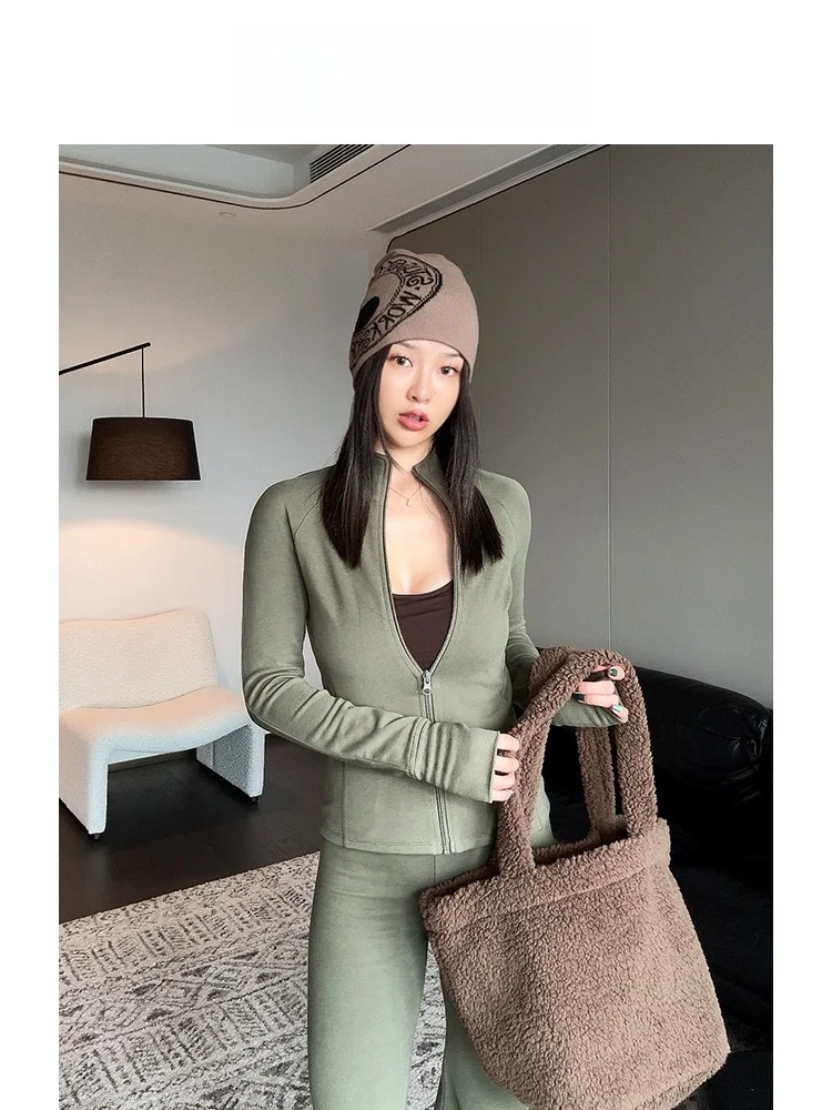Fleece Lined Stand Collar Jacket Zipper Sports Fit Women's Short Coat Autumn Winter Casual Style Comfortable Nylon Fabric
Fleece Lined Stand Collar Jacket Zipper Sports Fit Women's Short Coat Autumn Winter Casual Style Comfortable Nylon Fabric