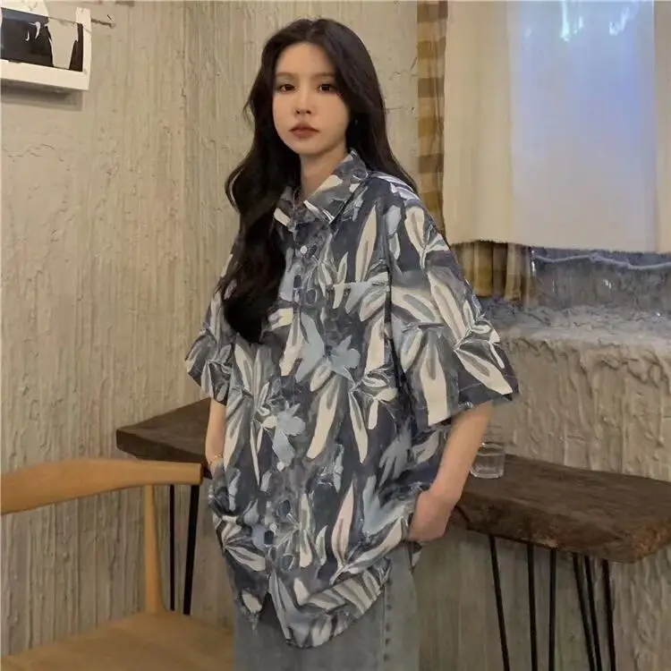 Summer beach floral short-sleeved shirt women's Hawaiian flower shirt retro Hong Kong style loose top
Summer beach floral short-sleeved shirt women's Hawaiian flower shirt retro Hong Kong style loose top