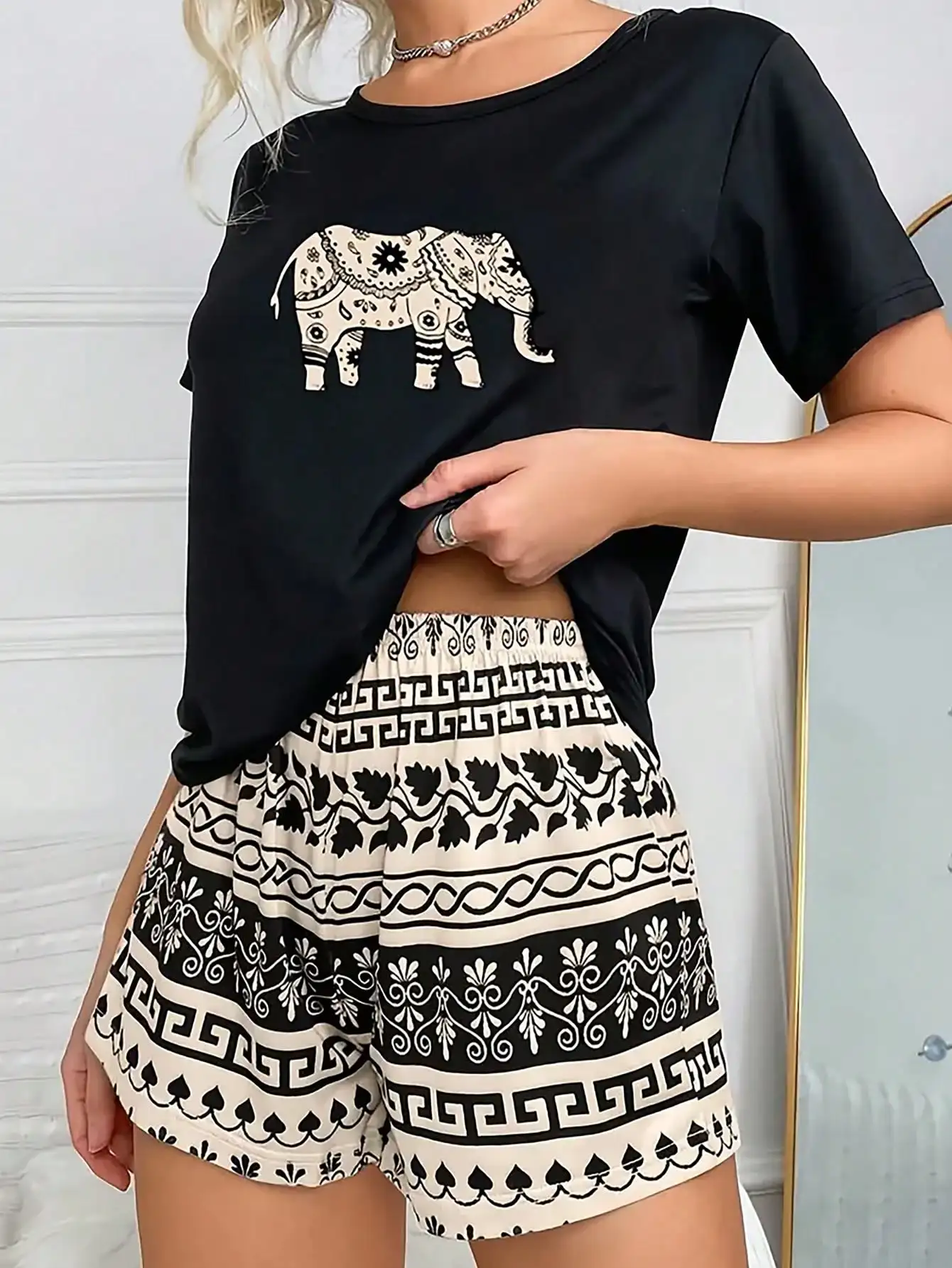 Women's Black Graphic Tee & Patterned Shorts Pajama Set
Women's Black Graphic Tee & Patterned Shorts Pajama Set