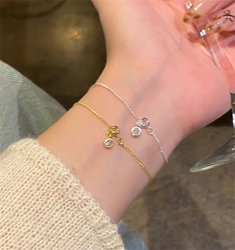 150 Sets Bracelet in Total. 2 Pcs/Set. One set contains gold and silver bracelet.
150 Sets Bracelet in Total. 2 Pcs/Set. One set contains gold and silver bracelet.