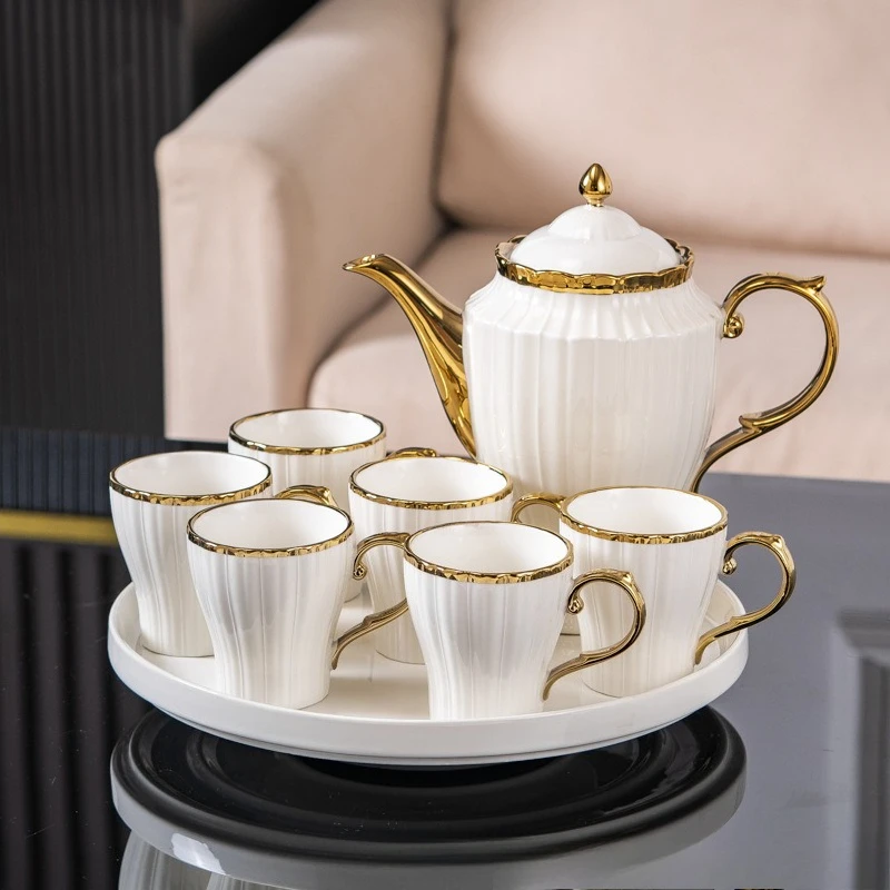 New high-value European ceramic coffee set, color glaze, high-end Phnom Penh coffee cup sauce
New high-value European ceramic coffee set, color glaze, high-end Phnom Penh coffee cup sauce