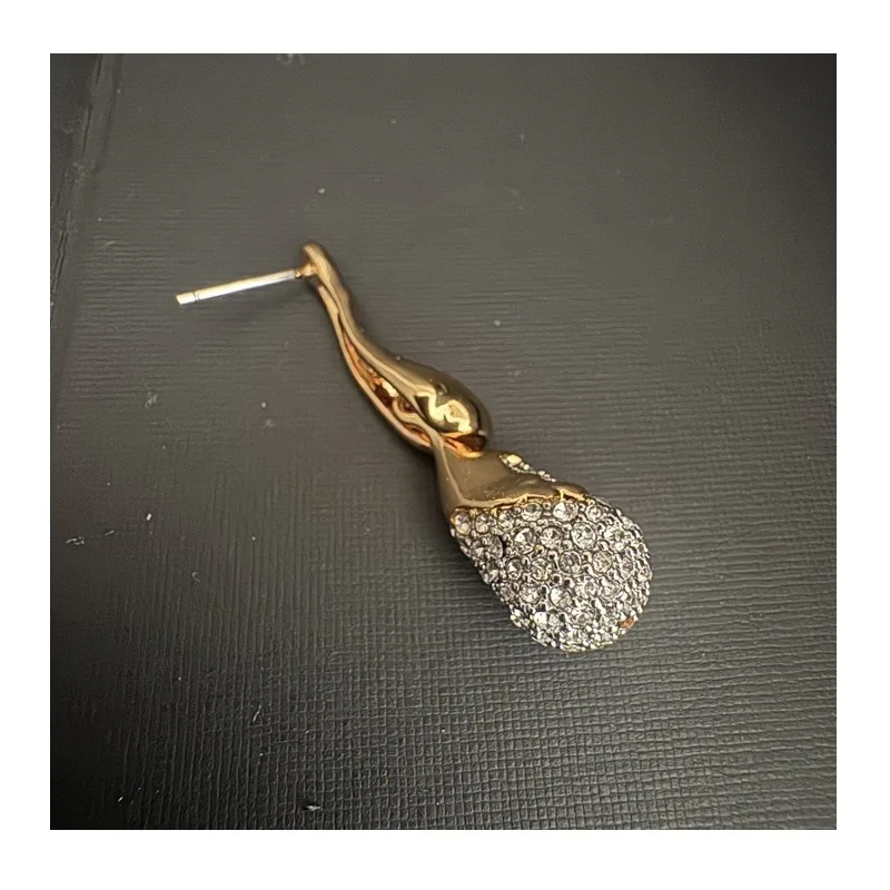 New Full Diamond Stud Earrings Copper Plated Real Gold Two-color Electroplating Temperament Women's Earrings Earrings
New Full Diamond Stud Earrings Copper Plated Real Gold Two-color Electroplating Temperament Women's Earrings Earrings