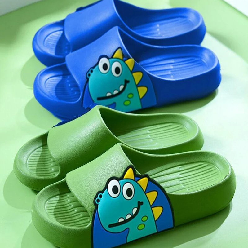 Домашнее купание, анти-осенние сандалии и тапочки для девочек и мальчиков, лето 2024, новые детские тапочки с героями мультфильмов, нескользящая мягкая подошва
Домашнее купание, анти-осенние сандалии и тапочки для девочек и мальчиков, лето 2024, новые детские тапочки с героями мультфильмов, нескользящая мягкая подошва