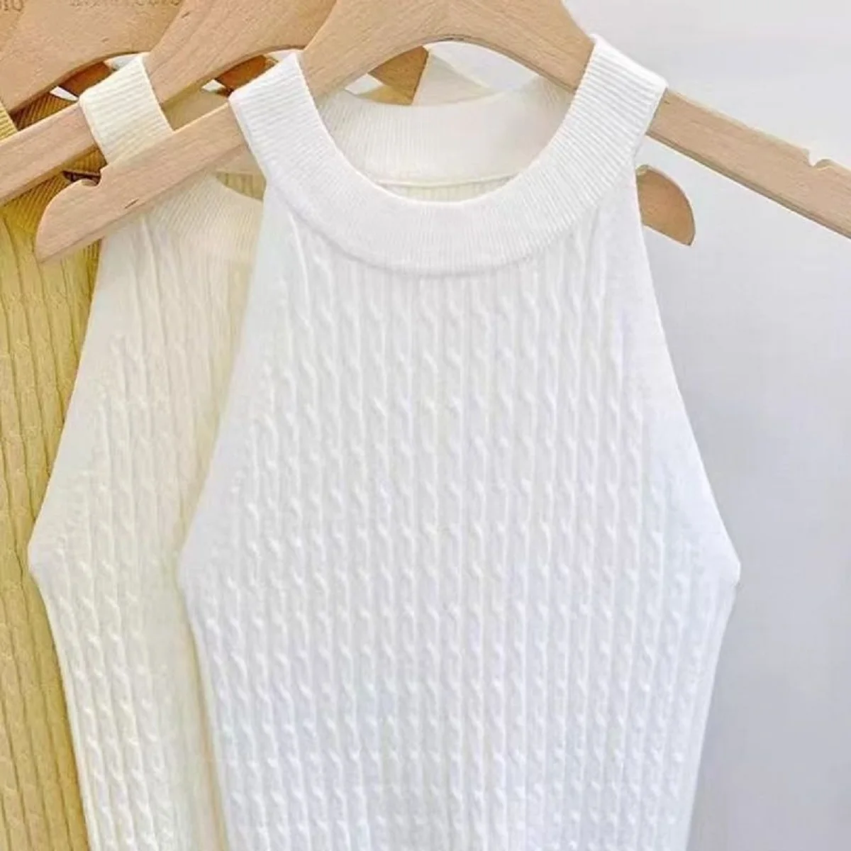 Women Knit Summer Spring Sweater New Korean Fashion Soild Vest Tee Pullover O Neck Cable Sleeveless Female Crop Top Clothing
Women Knit Summer Spring Sweater New Korean Fashion Soild Vest Tee Pullover O Neck Cable Sleeveless Female Crop Top Clothing