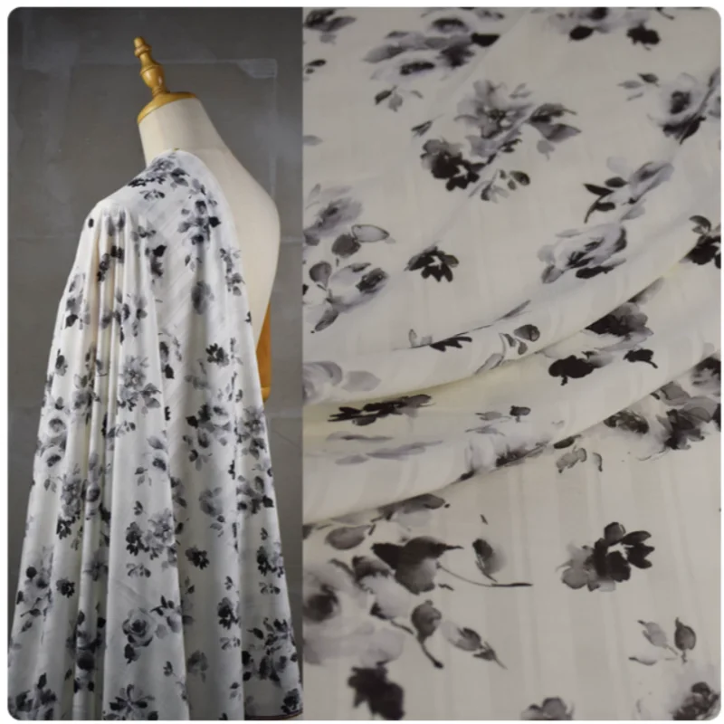 Elegant ink-wash camellia print chiffon fabric, fit for dress shirt trousers cheongsam han cloth handmad cloth, T2440
Elegant ink-wash camellia print chiffon fabric, fit for dress shirt trousers cheongsam han cloth handmad cloth, T2440