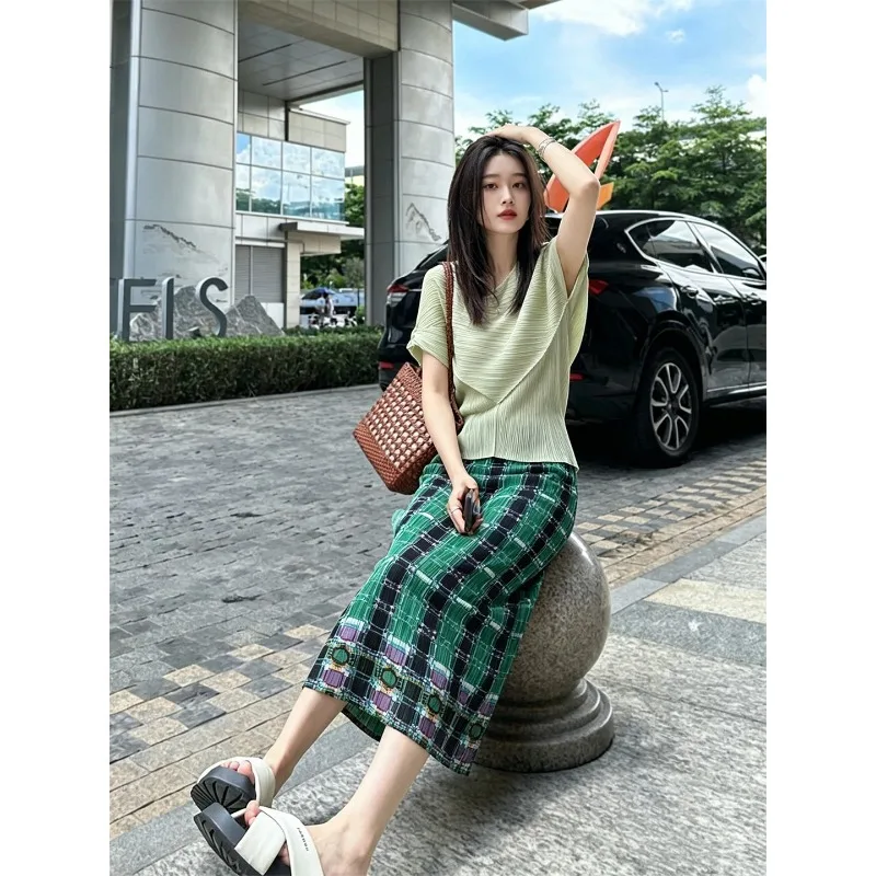Miyake Pleated Skirt Set Plisse 2026 New French Style Gentle Pleats Top and Skirt Set Fold Women Summer Slim Elegant High-end
Miyake Pleated Skirt Set Plisse 2026 New French Style Gentle Pleats Top and Skirt Set Fold Women Summer Slim Elegant High-end