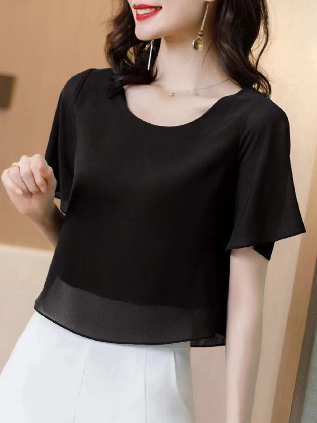 Summer 2025 Women's Loose Chiffon Top Short Sleeve High Waist Slimming Tummy Covering Casual Shirt Fashionable Lace Design
Summer 2025 Women's Loose Chiffon Top Short Sleeve High Waist Slimming Tummy Covering Casual Shirt Fashionable Lace Design