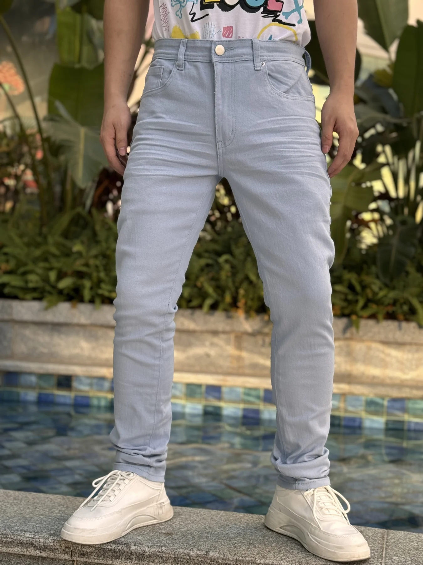 Y2K Fashionable Classic Light Blue Men's Jeans, Casual and Versatile, Suitable for All Seasons.
Y2K Fashionable Classic Light Blue Men's Jeans, Casual and Versatile, Suitable for All Seasons.