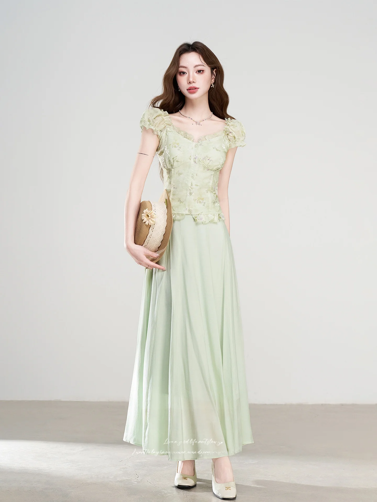 Summer Fashion Set Women's Bubble Sleeve Top And Half Skirt Two-Piece Suit Petite Elegant Style Short Sleeve Casual Wear
Summer Fashion Set Women's Bubble Sleeve Top And Half Skirt Two-Piece Suit Petite Elegant Style Short Sleeve Casual Wear