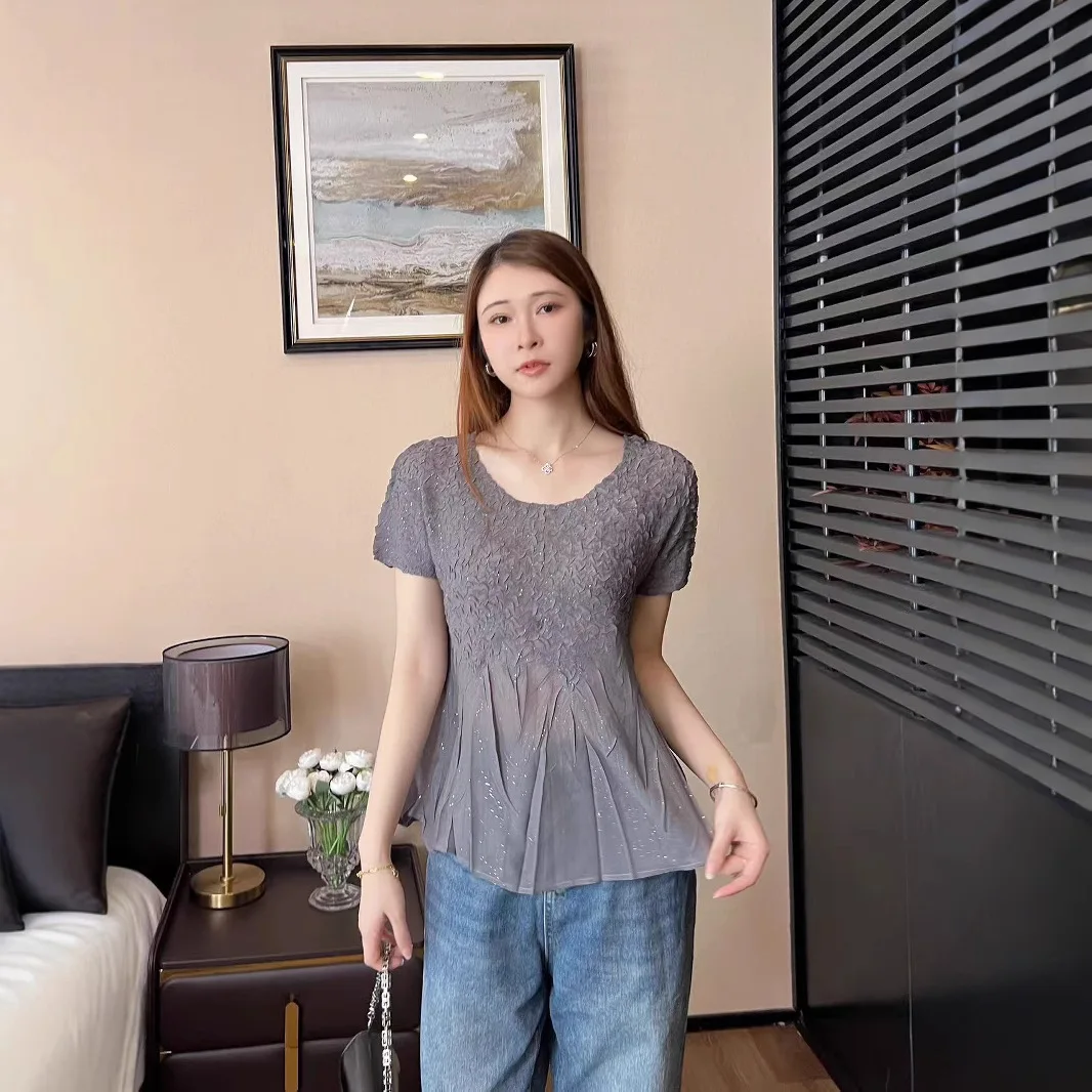 Miyake Pleated Top for Women 2025 New Solid Color Round Neck Short Sleeve Casual Sequins Splicing Sexy Irregular Ruffled T-shirt
Miyake Pleated Top for Women 2025 New Solid Color Round Neck Short Sleeve Casual Sequins Splicing Sexy Irregular Ruffled T-shirt