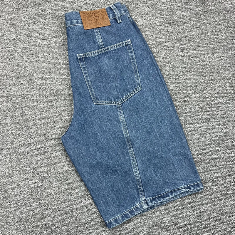 26SS Fashionable Versatile Men's Mertre Denim Shorts New Summer Style Loose Straight Shorts
26SS Fashionable Versatile Men's Mertre Denim Shorts New Summer Style Loose Straight Shorts