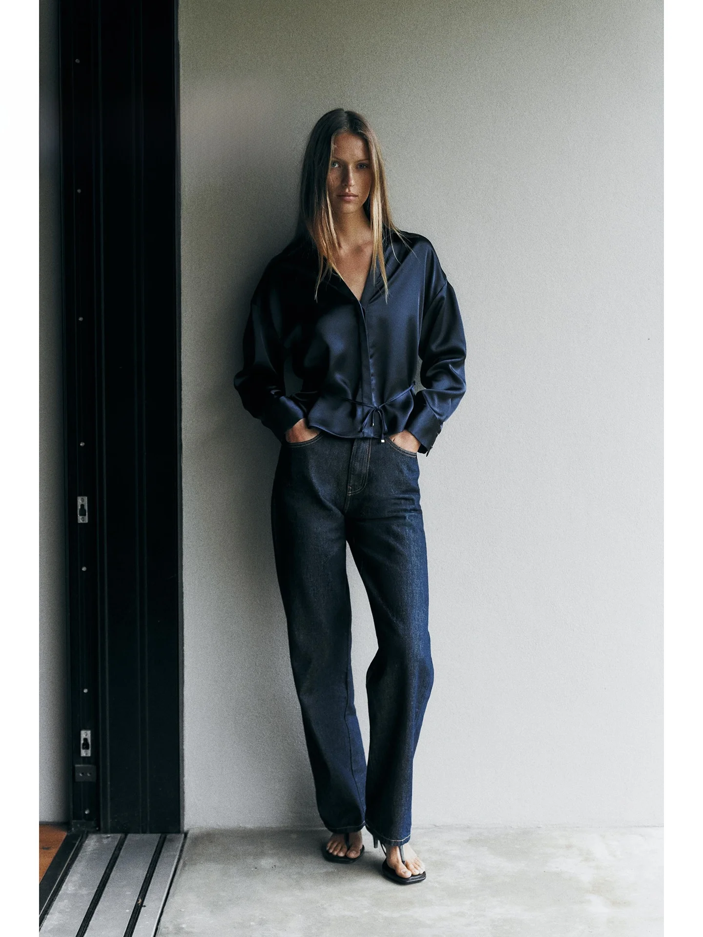 Silk Satin Long Sleeve Shirt Women's Slim Fit V-Neck Button-Down Casual Style with Waist Belt Summer 2026 Fashion Trend
Silk Satin Long Sleeve Shirt Women's Slim Fit V-Neck Button-Down Casual Style with Waist Belt Summer 2026 Fashion Trend