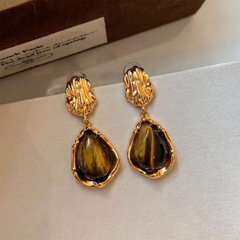 2025 New European and American Fashion Tiger Eye Stone High End Women Earrings Suitable for Birthday Party Gifts
2025 New European and American Fashion Tiger Eye Stone High End Women Earrings Suitable for Birthday Party Gifts