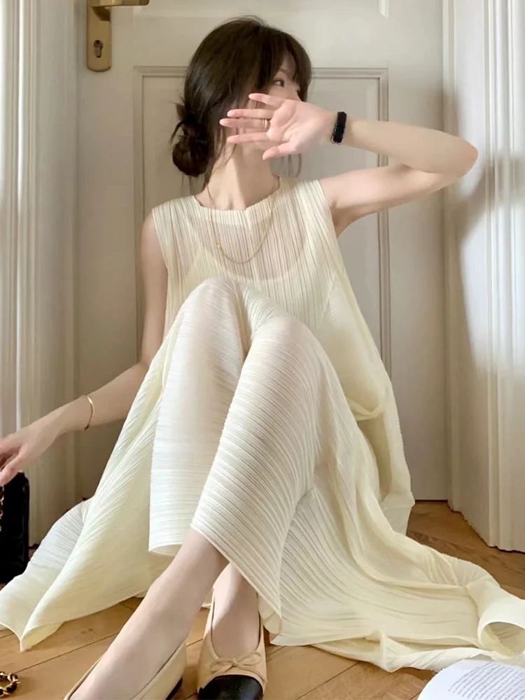 Three Zha Artistic Creations Elegant Pleated Summer New Loose Sleeveless Women's Dress Gentle Soft Age-Defying High-End Fashion
Three Zha Artistic Creations Elegant Pleated Summer New Loose Sleeveless Women's Dress Gentle Soft Age-Defying High-End Fashion