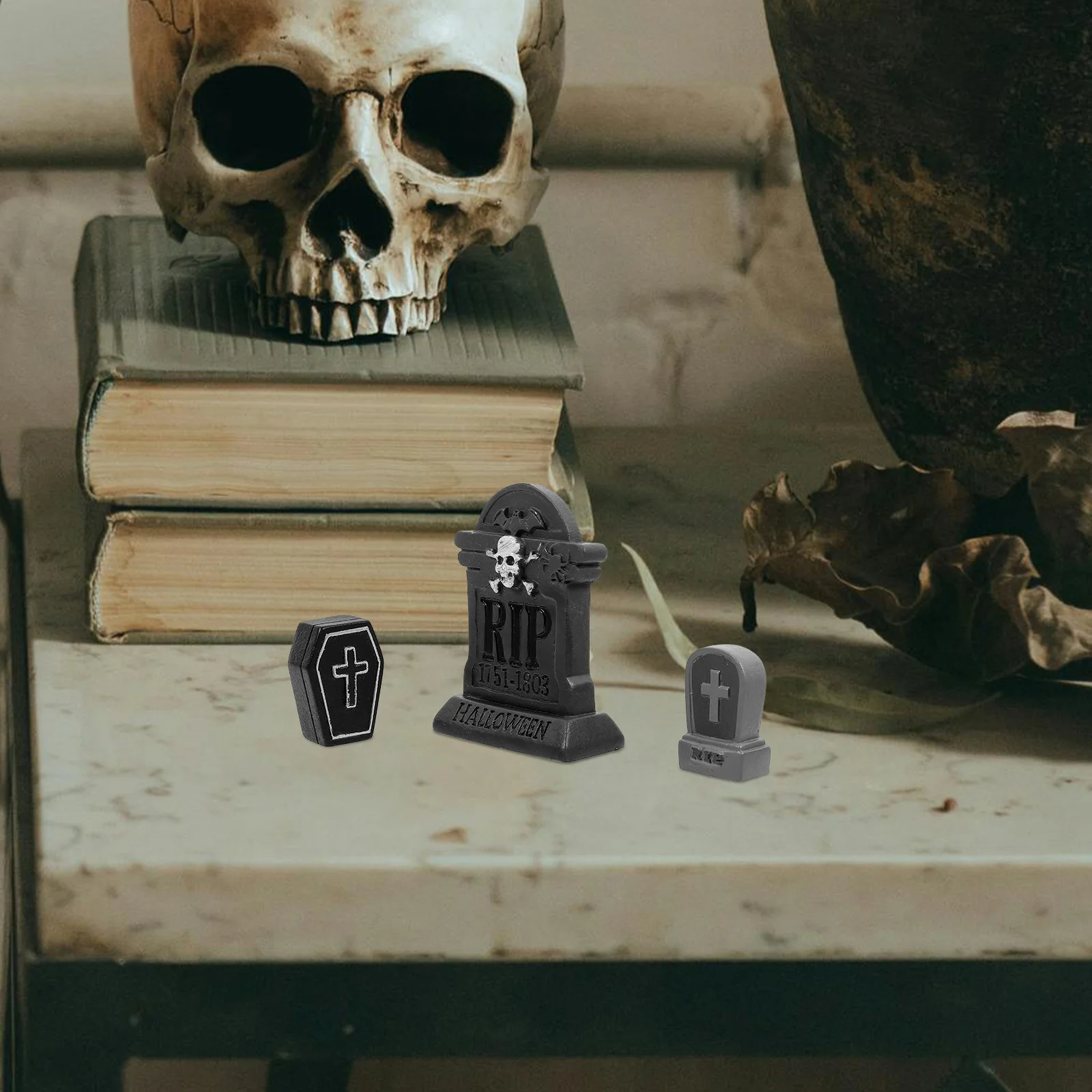 6pcs Mini Resin Tombstone Figures Halloween Decorations Grave Stone Props Home Bar Cemetery SpookyHaunted House Adornment 
6pcs Mini Resin Tombstone Figures Halloween Decorations Grave Stone Props Home Bar Cemetery SpookyHaunted House Adornment