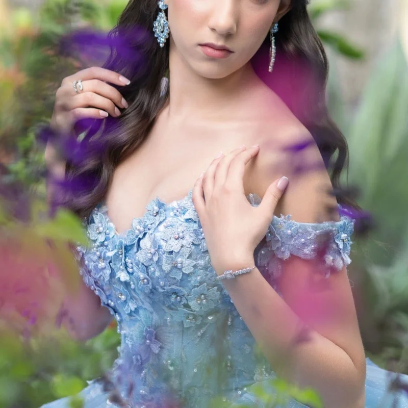 Blue Quinceanera Dress off-shoulder Glitter 3D Flower Crystal Decal Long tail vestidos de 15 Quinceanera Customize
Blue Quinceanera Dress off-shoulder Glitter 3D Flower Crystal Decal Long tail vestidos de 15 Quinceanera Customize