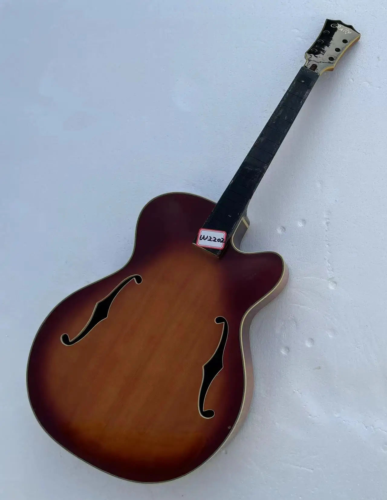 DIY электрическая гитара Jazz Hollowbody, твердый пламя, клен, дерево, назад и шея, без металлических элементов, скидка, бесплатная доставка W2202
DIY электрическая гитара Jazz Hollowbody, твердый пламя, клен, дерево, назад и шея, без металлических элементов, скидка, бесплатная доставка W2202