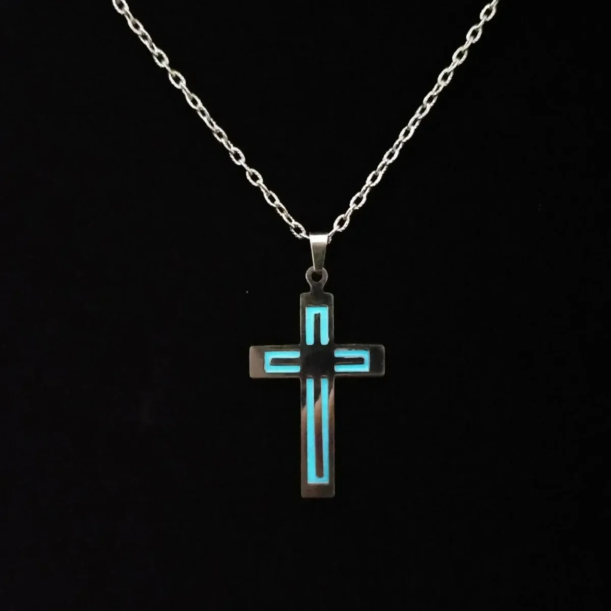 Gothic Fluorescence Luminous Cross Pendant Necklace for Women Men Stainless Steel Glow in Dark Religious Cross Choker Jewelry
Gothic Fluorescence Luminous Cross Pendant Necklace for Women Men Stainless Steel Glow in Dark Religious Cross Choker Jewelry