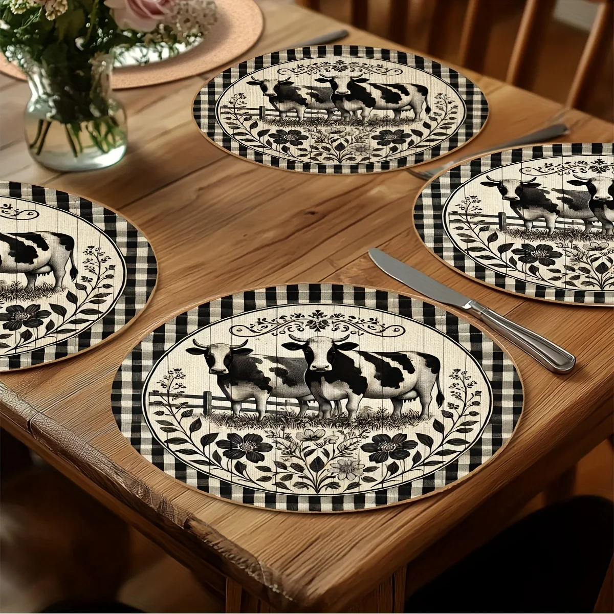 4PCS rustic farmhouse cow placemat, black and white plaid cow design, suitable for home decoration, dinner parties, holiday arrangements 15X15 inches, polyester material
4PCS rustic farmhouse cow placemat, black and white plaid cow design, suitable for home decoration, dinner parties, holiday arrangements 15X15 inches, polyester material