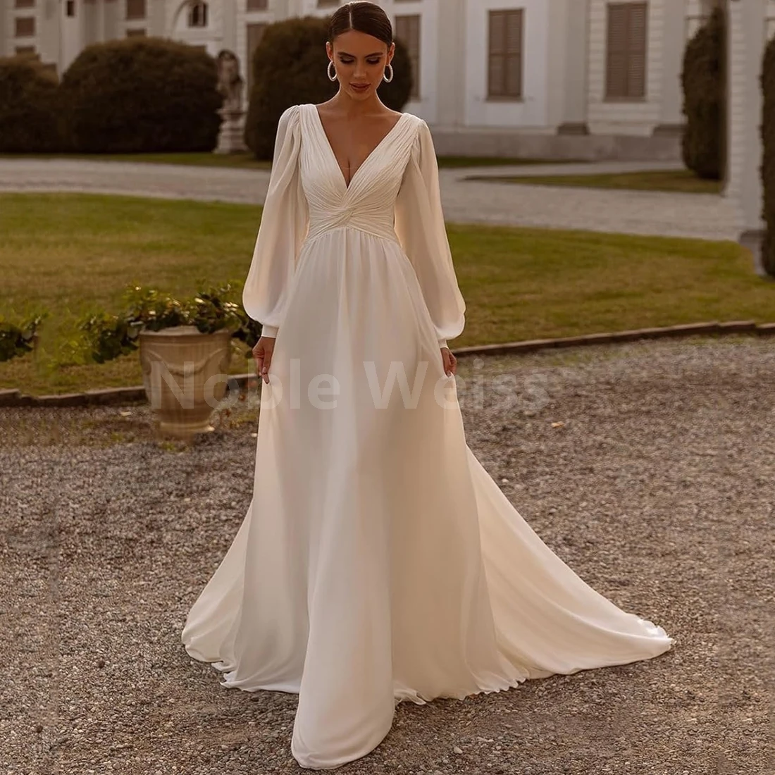 Elegant V-Neck Chiffon Wedding Dress with Pleated Bodice and Sweep Train Bridal Gown Customized
Elegant V-Neck Chiffon Wedding Dress with Pleated Bodice and Sweep Train Bridal Gown Customized