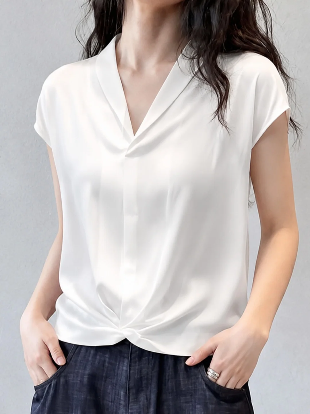 Elegant Thin V-neck Short Sleeve Shirt Commute Fashionable Pure Color Knot Design Women's Top Korean Style Straight Cut Silk
Elegant Thin V-neck Short Sleeve Shirt Commute Fashionable Pure Color Knot Design Women's Top Korean Style Straight Cut Silk
