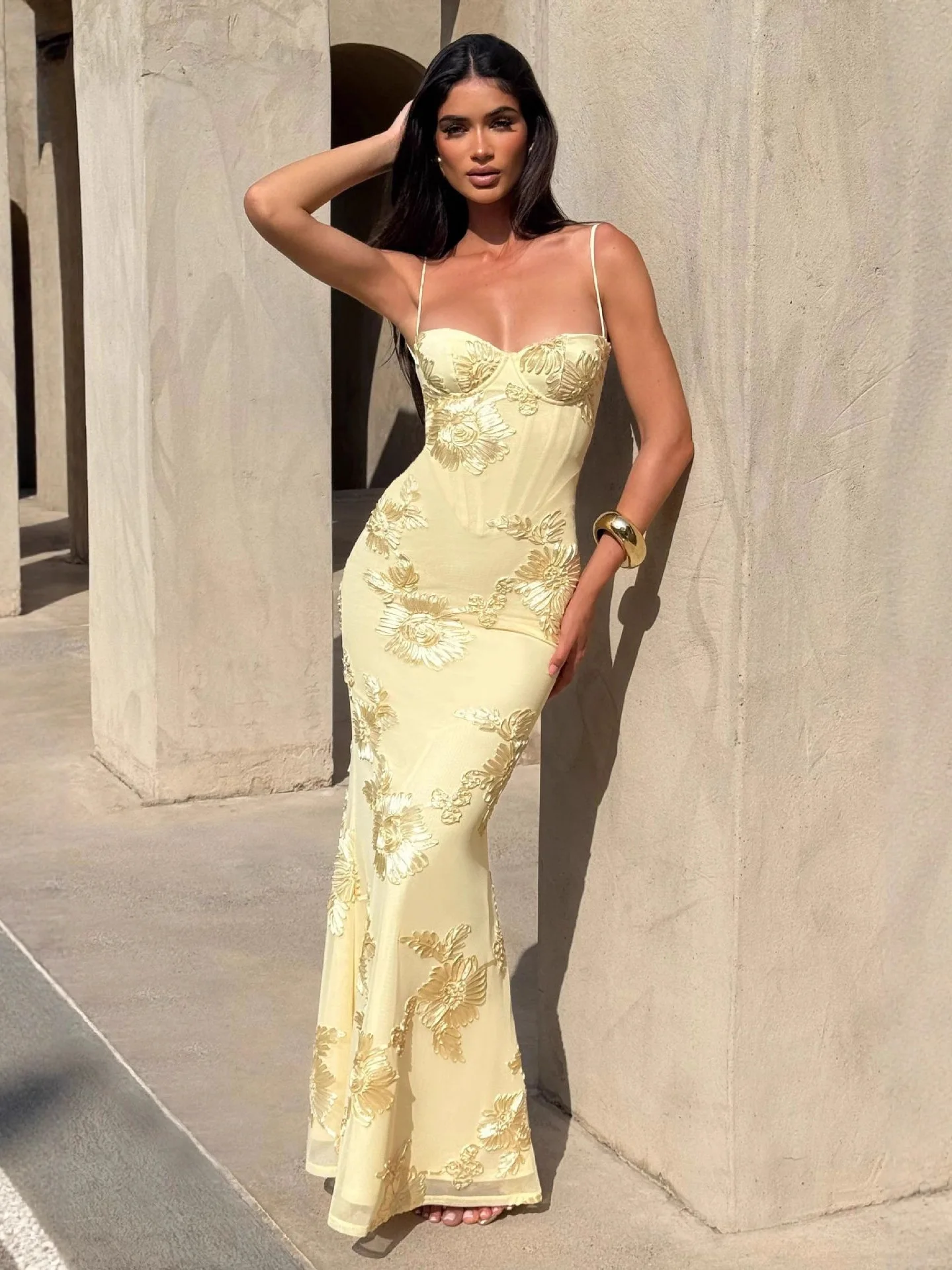 Elegant Elsa Women's New Arrival Strapless Heavy Embroidery Tie Back Halter Dress Ball Gown Sexy High Waist Bodycon Dress
Elegant Elsa Women's New Arrival Strapless Heavy Embroidery Tie Back Halter Dress Ball Gown Sexy High Waist Bodycon Dress