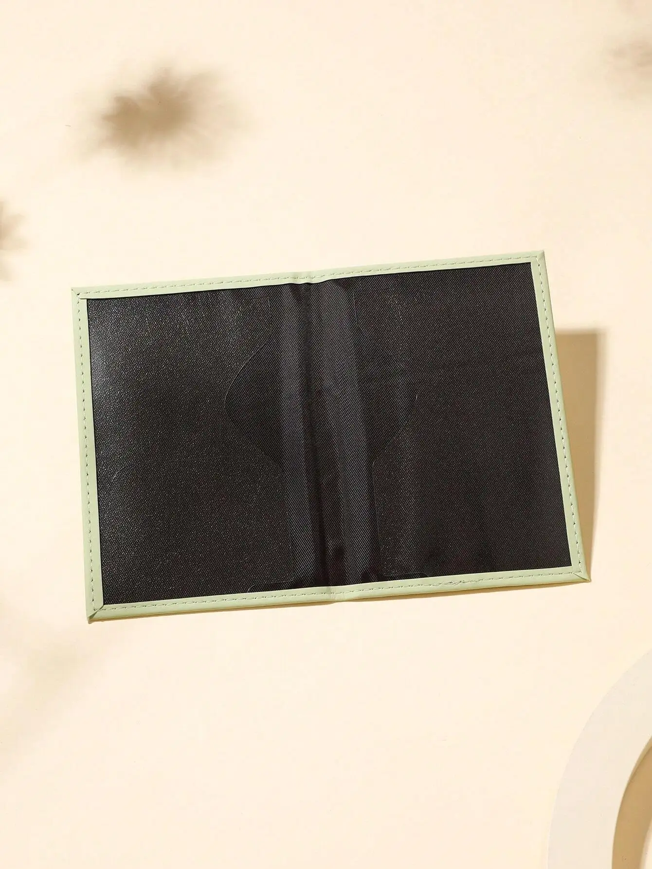 Travel Map & Letter Print Passport Holder with Fixed Design for Border Crossing 
Travel Map & Letter Print Passport Holder with Fixed Design for Border Crossing