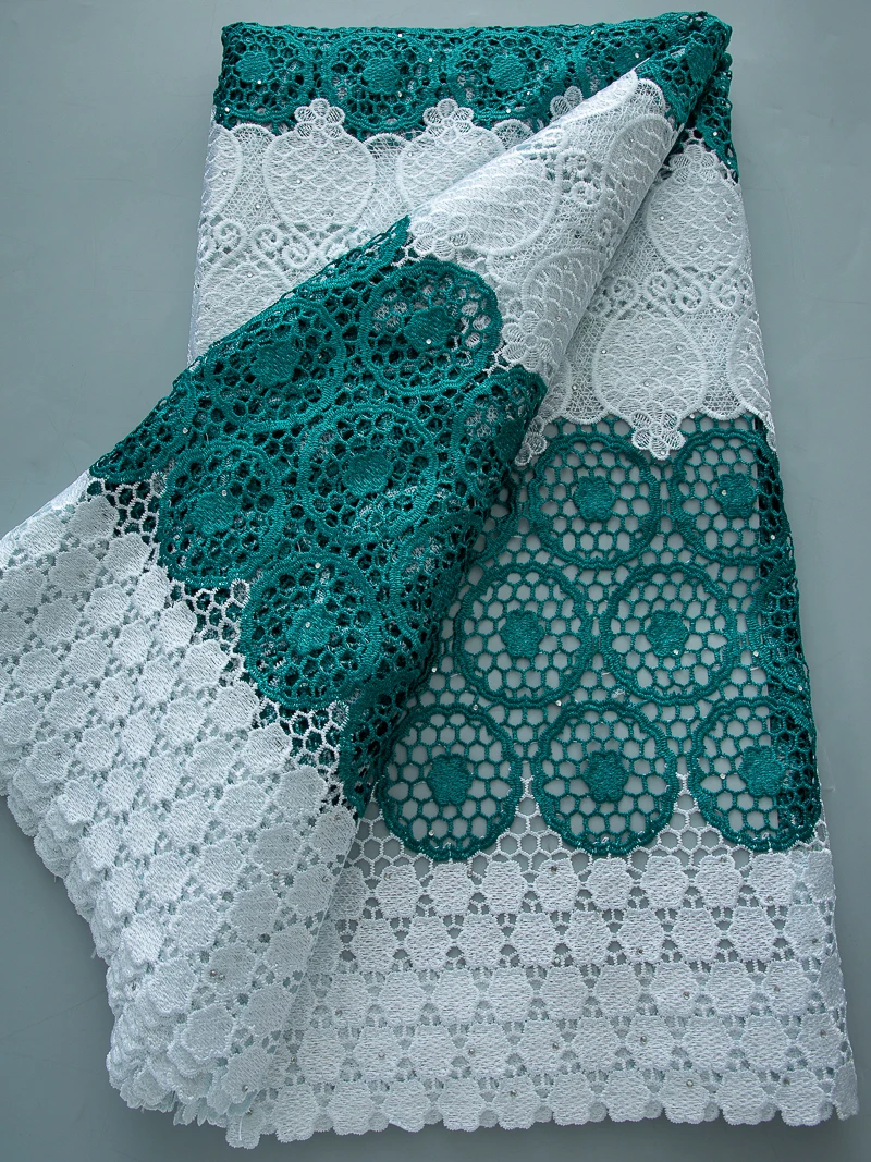 Белая нигерийская кружевная ткань, вязаная африканская гипюровая кружевная ткань, 202, высокое качество, водорастворимая для женщин, роскошное платье A3669
Белая нигерийская кружевная ткань, вязаная африканская гипюровая кружевная ткань, 202, высокое качество, водорастворимая для женщин, роскошное платье A3669