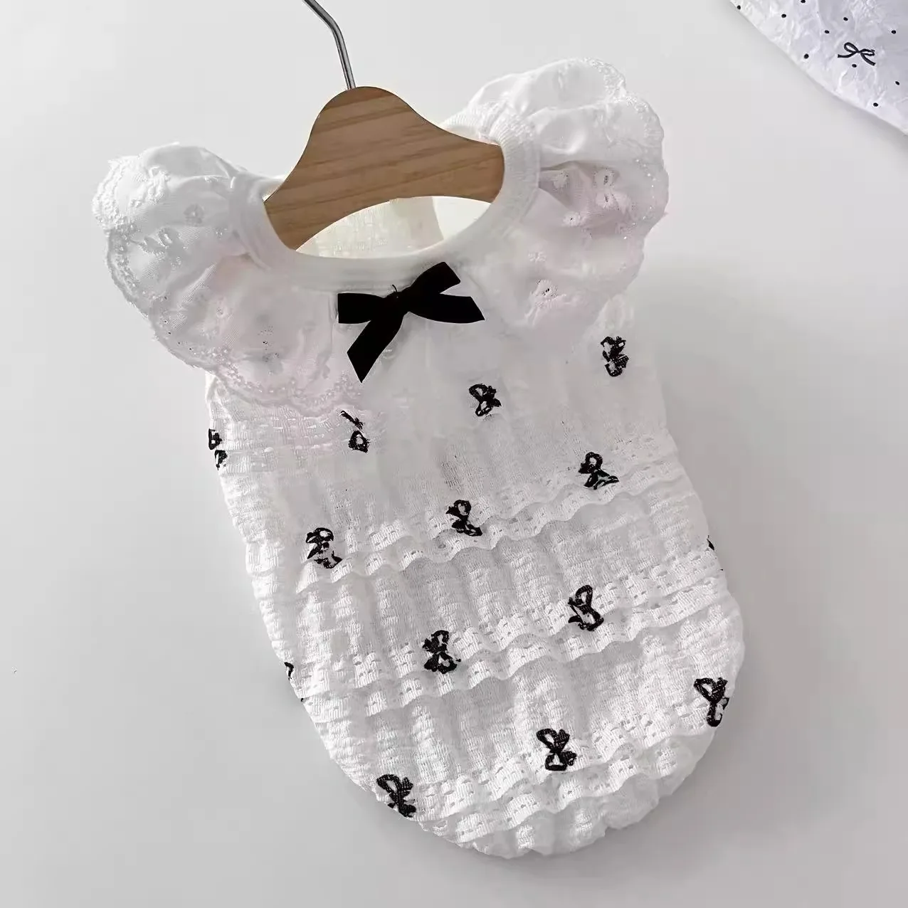 Sweet Lace Pet Sling Spring and Summer Breathable Dog Clothes Teddy Bow Pattern Undershirt Bichon Frise Short Sleeve
Sweet Lace Pet Sling Spring and Summer Breathable Dog Clothes Teddy Bow Pattern Undershirt Bichon Frise Short Sleeve