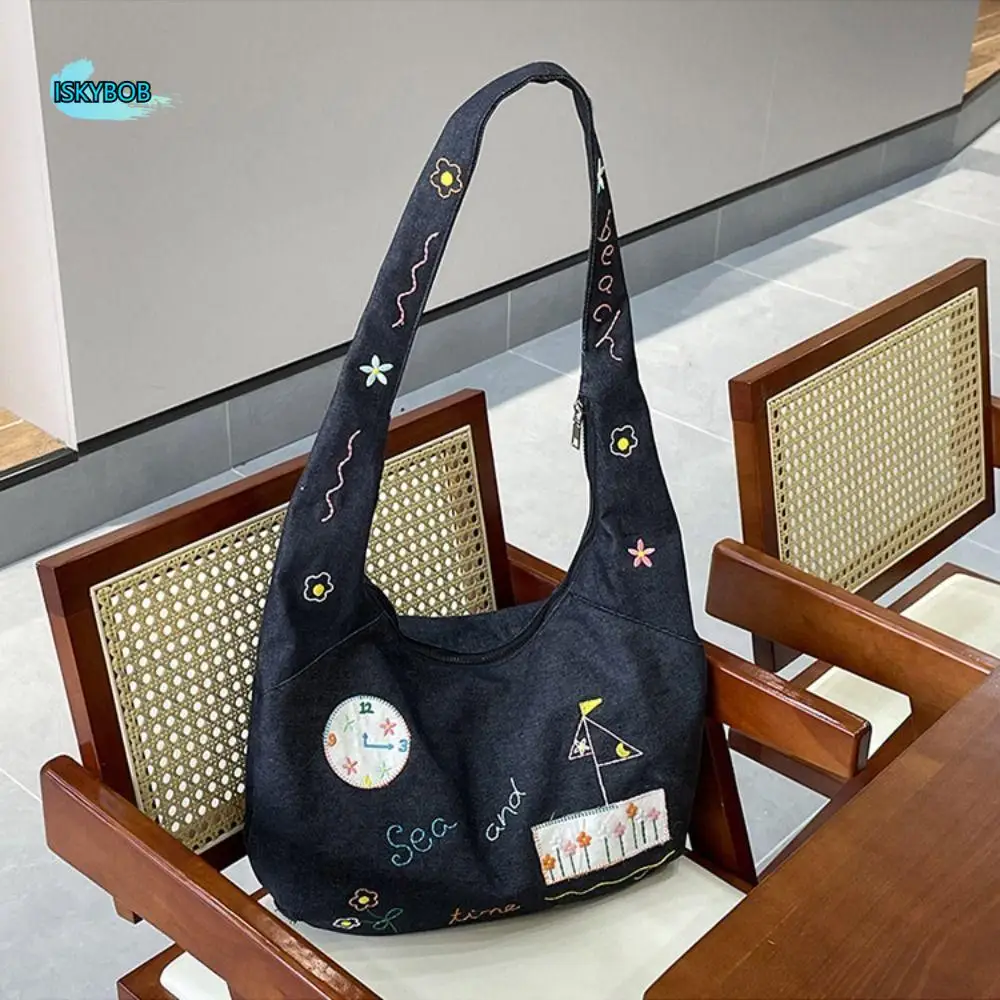 Портативная тканевая джинсовая холщовая сумка в корейском стиле, большая вместительная сумка на плечо с мультяшным узором, ретро-сумка, женская большая сумка с вышивкой
Портативная тканевая джинсовая холщовая сумка в корейском стиле, большая вместительная сумка на плечо с мультяшным узором, ретро-сумка, женская большая сумка с вышивкой