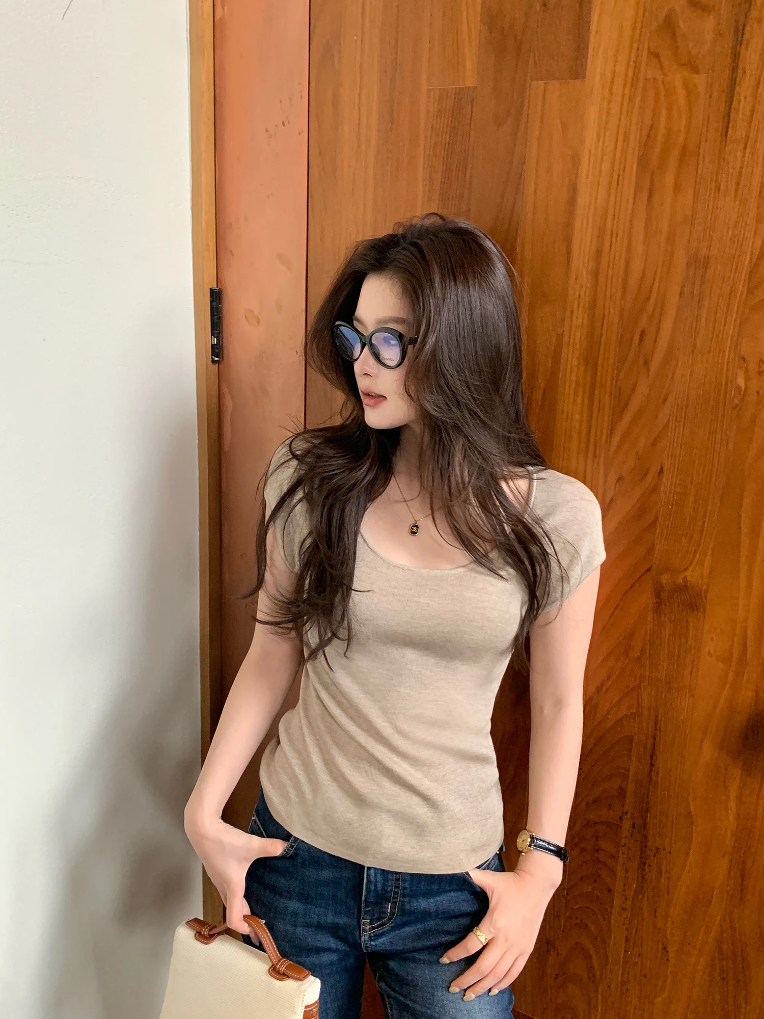 Pusumede Casual Style Short Sleeve U-Neck Knitted Top Women's Loose Fit Fashionable Miniature Sleeve T-Shirt Summer Wear
Pusumede Casual Style Short Sleeve U-Neck Knitted Top Women's Loose Fit Fashionable Miniature Sleeve T-Shirt Summer Wear