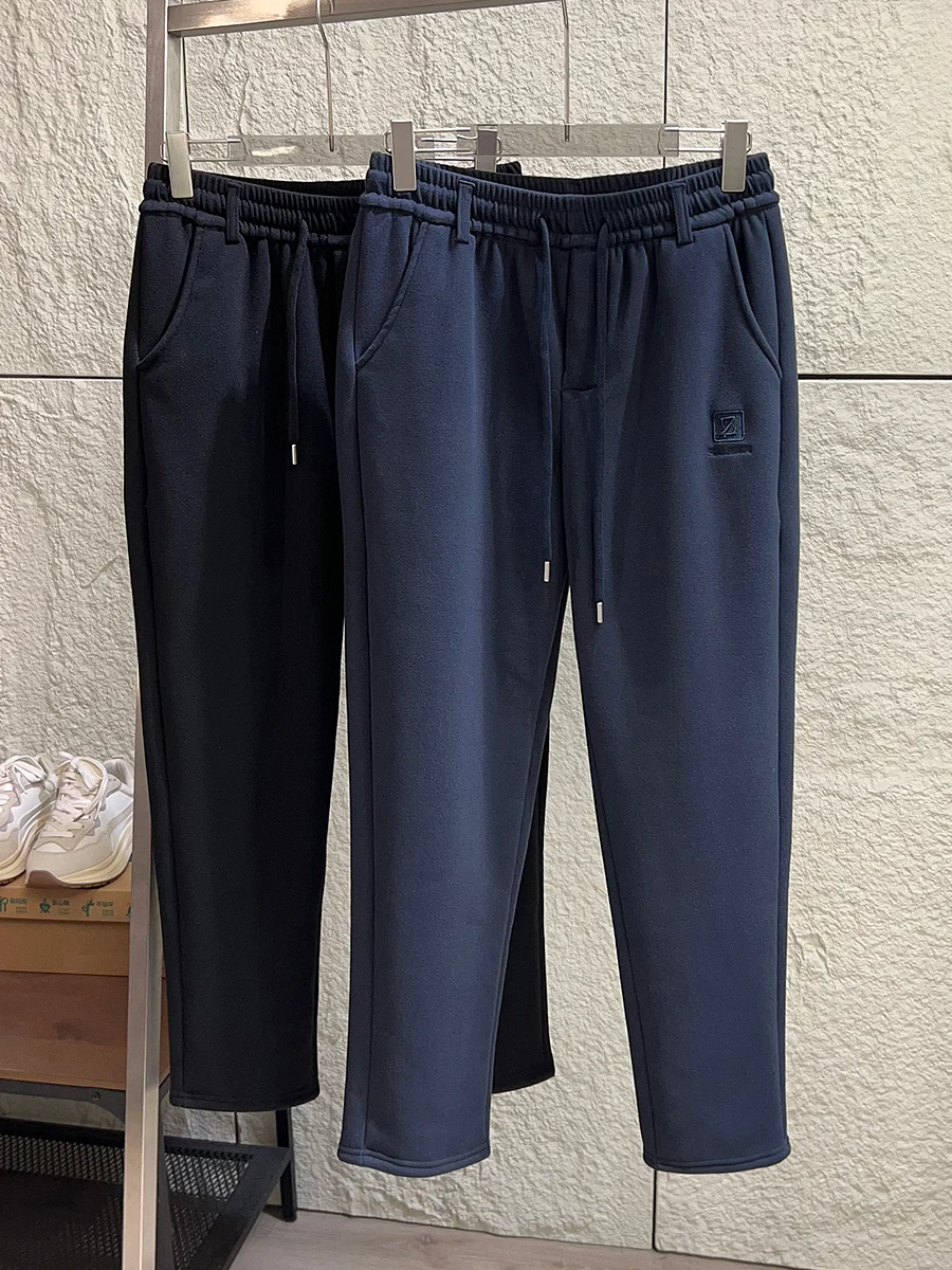 Thickened Fleece Lined Straight Leg Casual Pants for Men Warm And Not Bulky Winter Sports Versatile Loose Fit Elastic Waist
Thickened Fleece Lined Straight Leg Casual Pants for Men Warm And Not Bulky Winter Sports Versatile Loose Fit Elastic Waist