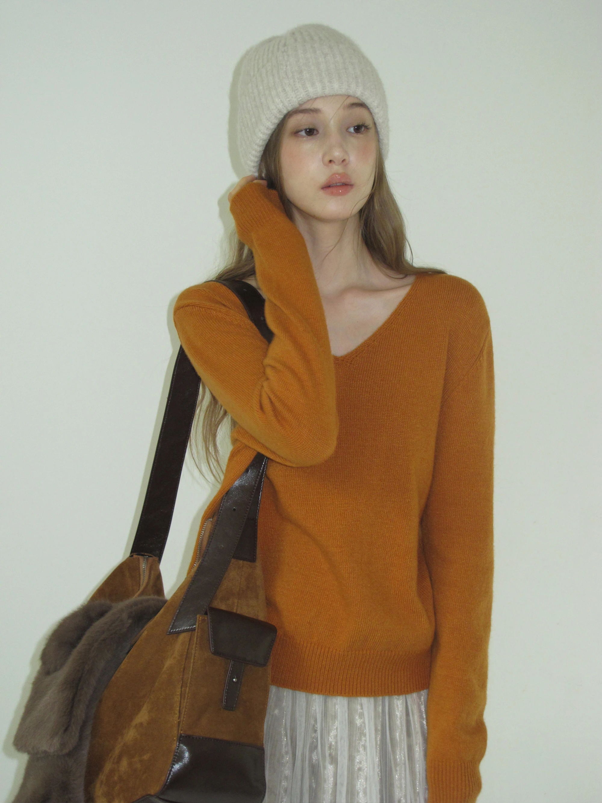 Eggka Casual Loose Long Sleeve V-Neck Women's Sweater Comfortable Breathable Knitted Top for Autumn Winter Season
Eggka Casual Loose Long Sleeve V-Neck Women's Sweater Comfortable Breathable Knitted Top for Autumn Winter Season