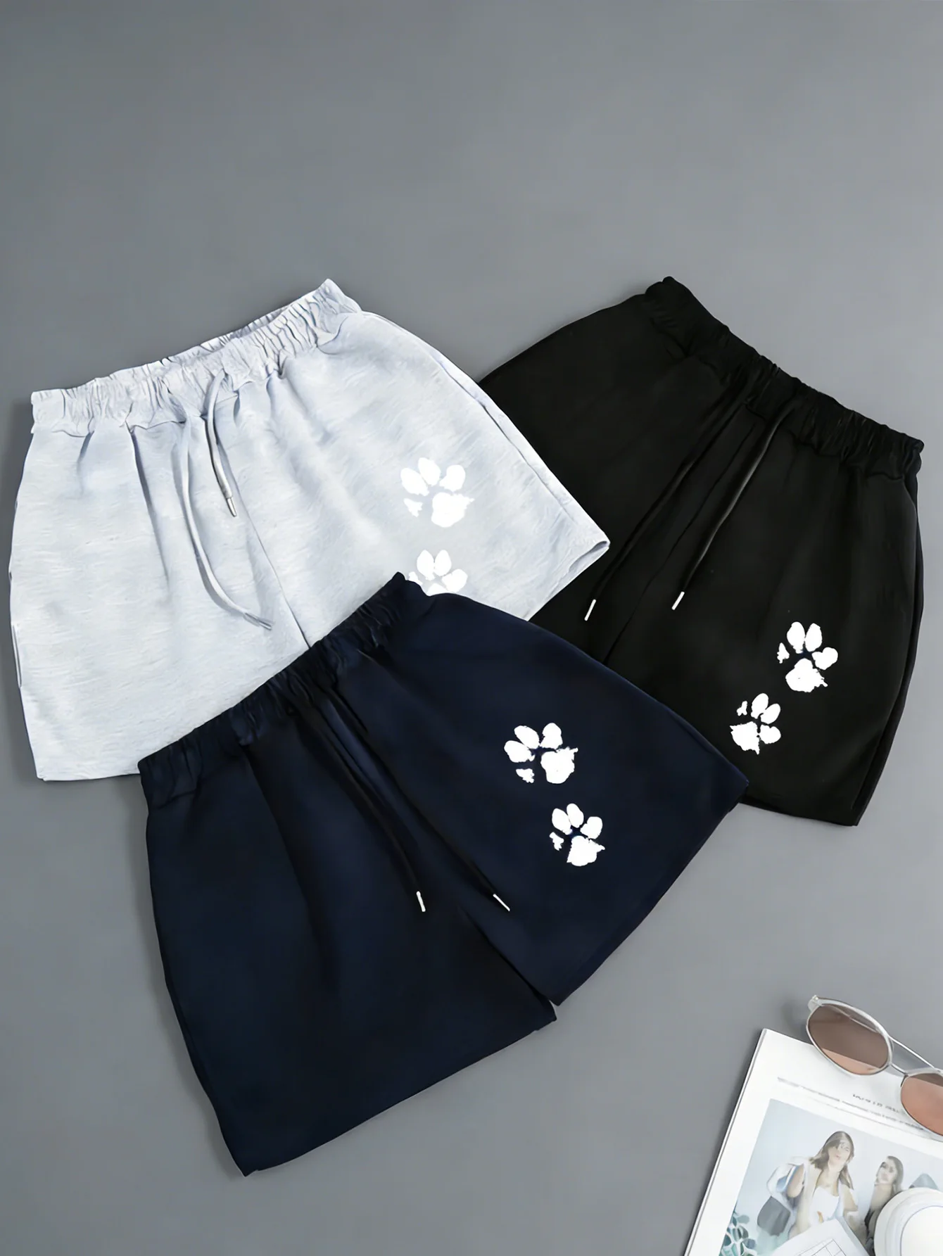 Женские повседневные шорты в стиле Y2K с принтом кошачьих ушек, 3 предмета в комплекте, с легкой эластичностью, подходят для летней носки.
Женские повседневные шорты в стиле Y2K с принтом кошачьих ушек, 3 предмета в комплекте, с легкой эластичностью, подходят для летней носки.