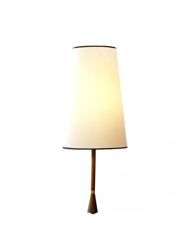 American retro floor lamp, living room sofa, ash solid wood, wabi-sabi atmosphere, eye protection
American retro floor lamp, living room sofa, ash solid wood, wabi-sabi atmosphere, eye protection