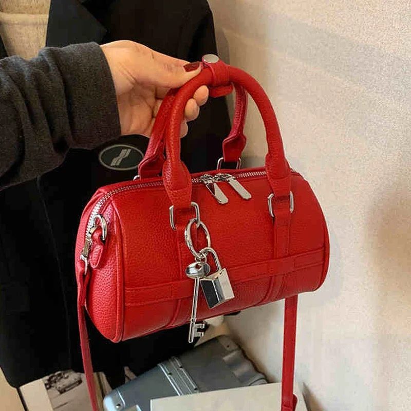 Fashion Red Single Shoulder Underarm Bag Women Temperament Versatile Party Handbag Commute Crossbody Bags with Lock Pendant
Fashion Red Single Shoulder Underarm Bag Women Temperament Versatile Party Handbag Commute Crossbody Bags with Lock Pendant