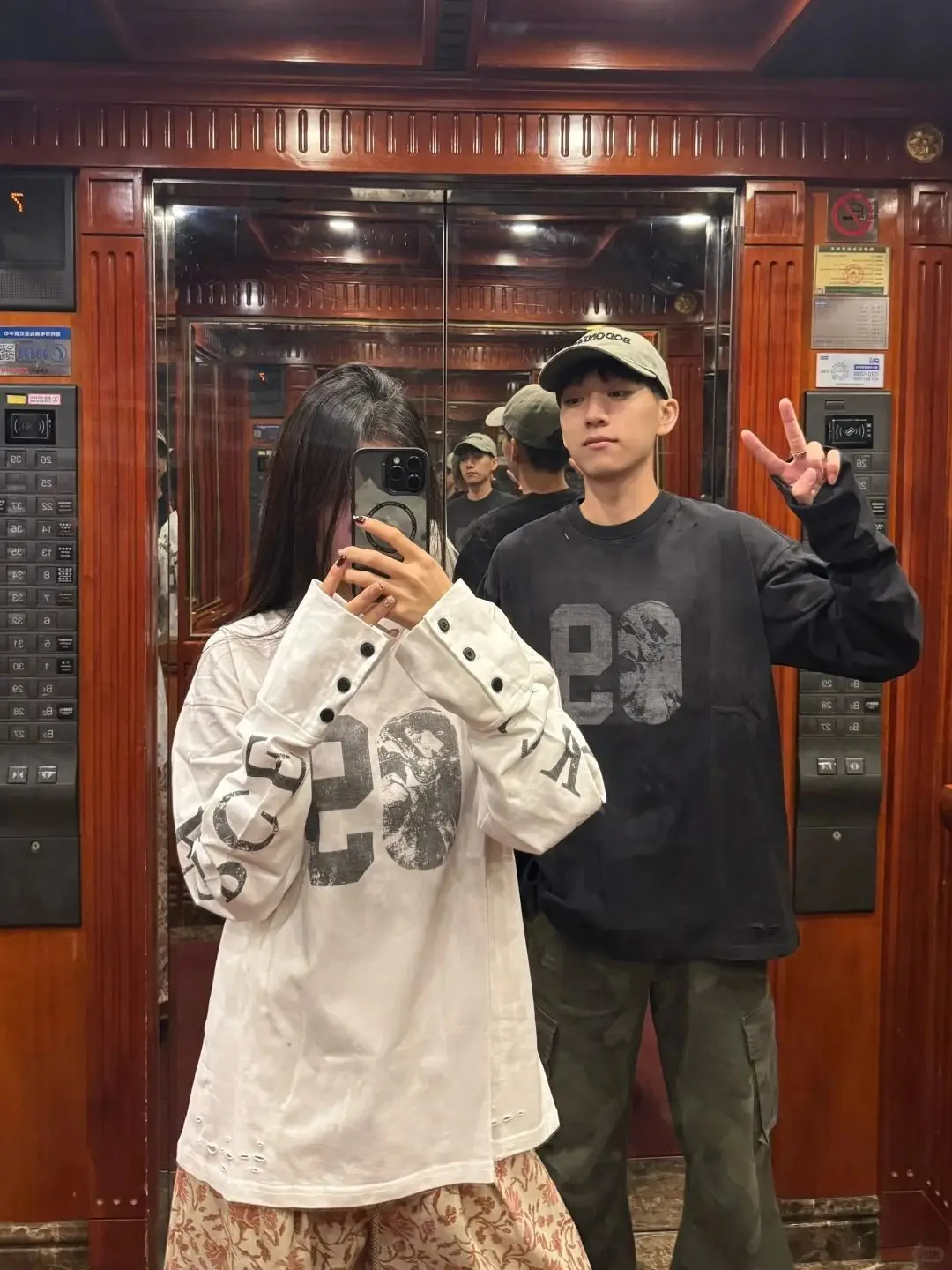 Женская футболка с длинными рукавами и буквенным принтом в американском стиле ретро, осенний новый уличный свободный топ для мужчин и женщин
Женская футболка с длинными рукавами и буквенным принтом в американском стиле ретро, осенний новый уличный свободный топ для мужчин и женщин