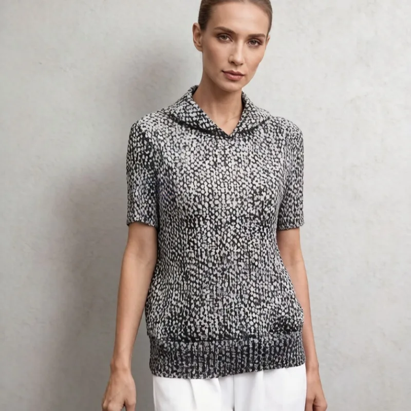 Футболка Miyake Pleated Original 2026: Новинка лета, уникальный сложный узор, нишевая модель, плиссированная футболка, повседневный свободный топ с плиссировкой для женщин
Футболка Miyake Pleated Original 2026: Новинка лета, уникальный сложный узор, нишевая модель, плиссированная футболка, повседневный свободный топ с плиссировкой для женщин