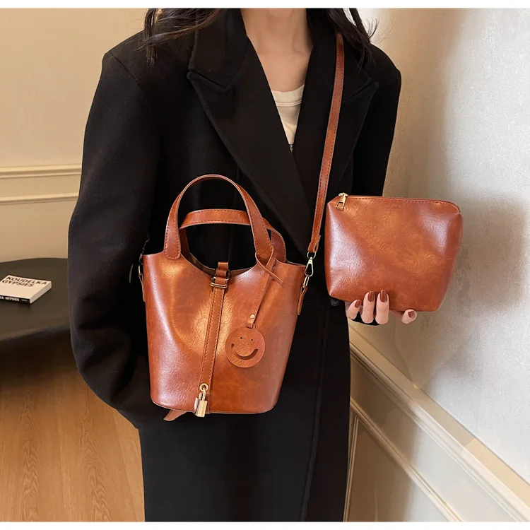 Women's Shoulder Bag Fashion Hand Bags PU Wallet Portable Tote Handbags Bucket for Casual Dressing Up Composite Bag
Women's Shoulder Bag Fashion Hand Bags PU Wallet Portable Tote Handbags Bucket for Casual Dressing Up Composite Bag