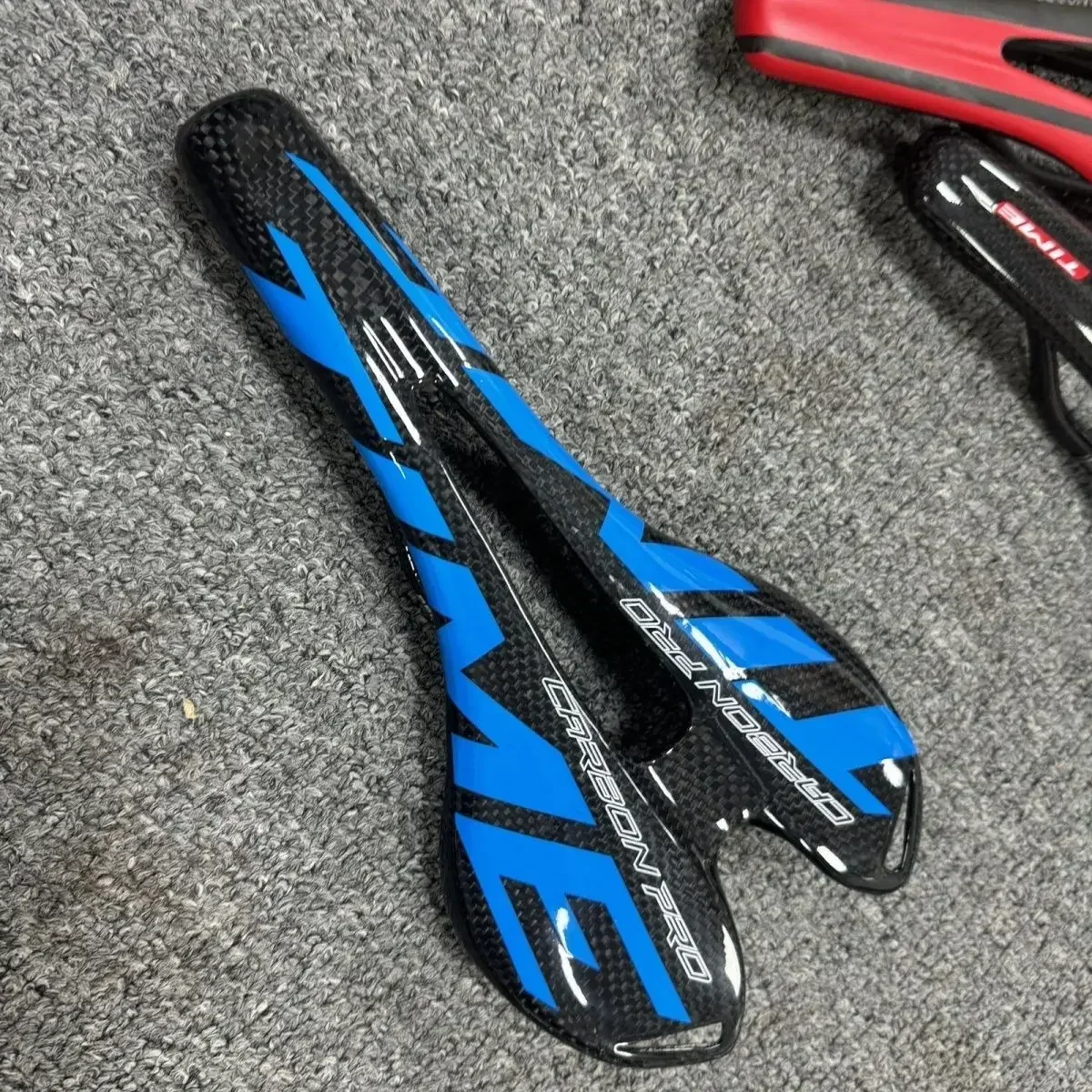 TIME Full Carbon Fiber Mountain Bike Road Bike Accessories Hollow Large B Seat Cushion Elliptical Carbon Bow Multi-Color
TIME Full Carbon Fiber Mountain Bike Road Bike Accessories Hollow Large B Seat Cushion Elliptical Carbon Bow Multi-Color