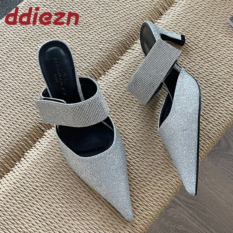 Модельерская обувь 2025 года, блестящие женские туфли-лодочки на каблуке, туфли-лодочки, роскошные женские туфли на высоком каблуке со стразами и острым носком
Модельерская обувь 2025 года, блестящие женские туфли-лодочки на каблуке, туфли-лодочки, роскошные женские туфли на высоком каблуке со стразами и острым носком