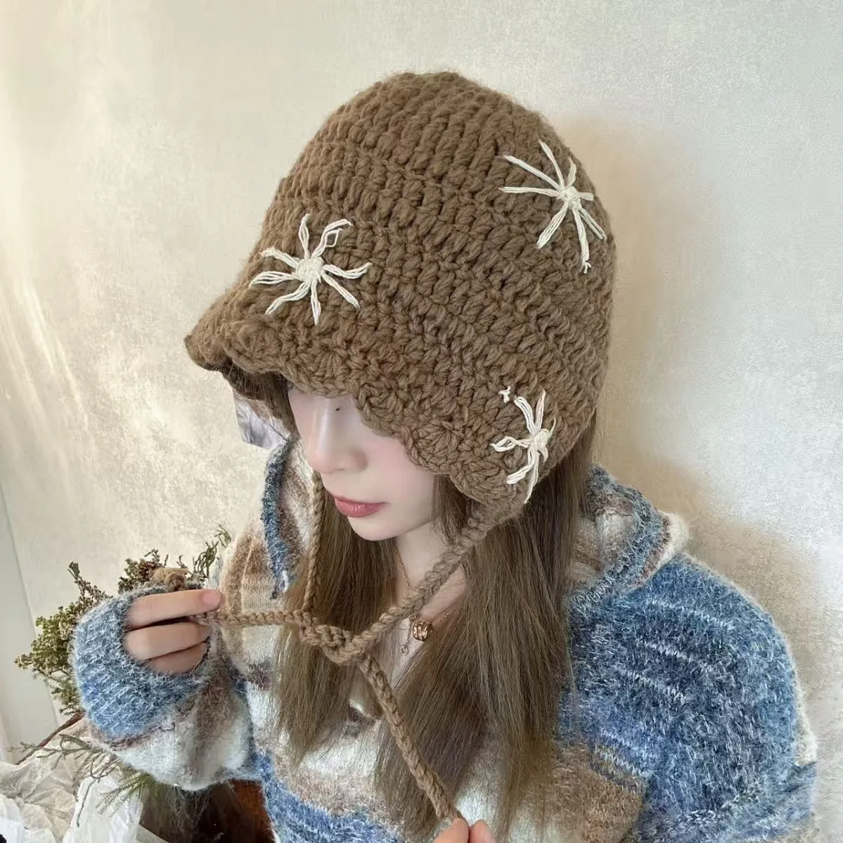 Vintage Knitted Beanies Hats For Women Winter Warm Crochet Flower Straps Skullies Caps Ladies Outdoor Ear Protection Hats Bonnet
Vintage Knitted Beanies Hats For Women Winter Warm Crochet Flower Straps Skullies Caps Ladies Outdoor Ear Protection Hats Bonnet