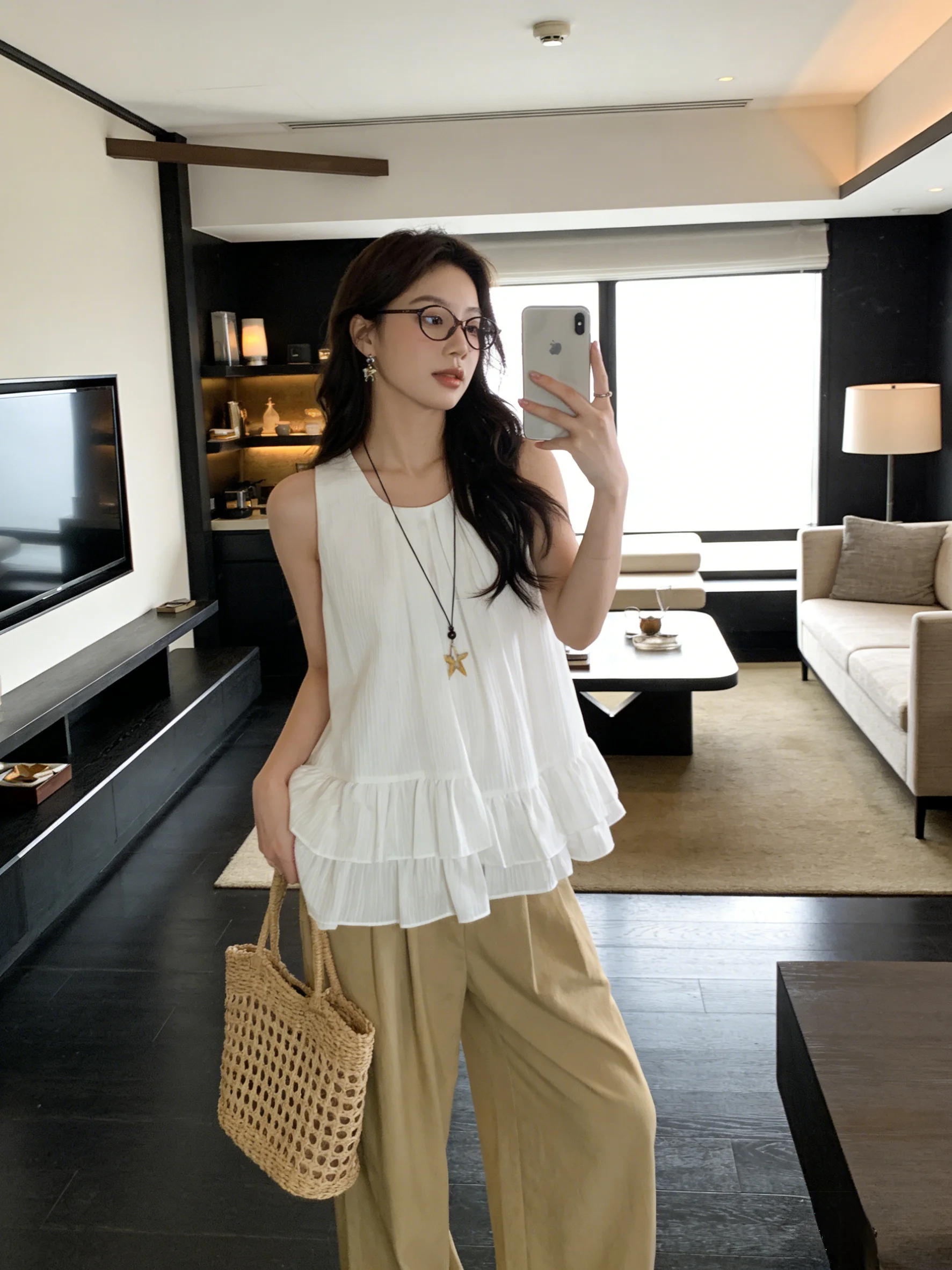 Korean Style round Neck Sleeveless Top Lace Trim Sweet Loose Strap Summer Casual Breathable Women's Vest Shirt
Korean Style round Neck Sleeveless Top Lace Trim Sweet Loose Strap Summer Casual Breathable Women's Vest Shirt