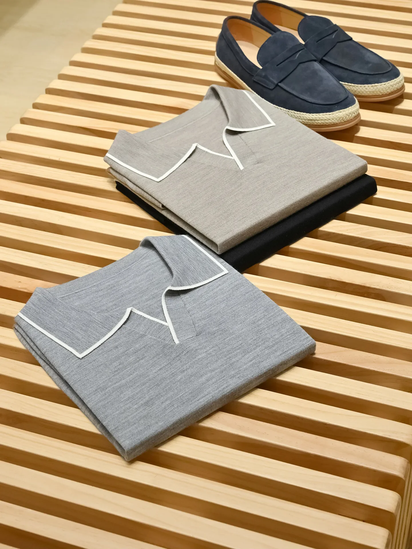 16μm mercerized worsted wool, men's seagull lapel knitted short-sleeved POLO shirt
16μm mercerized worsted wool, men's seagull lapel knitted short-sleeved POLO shirt