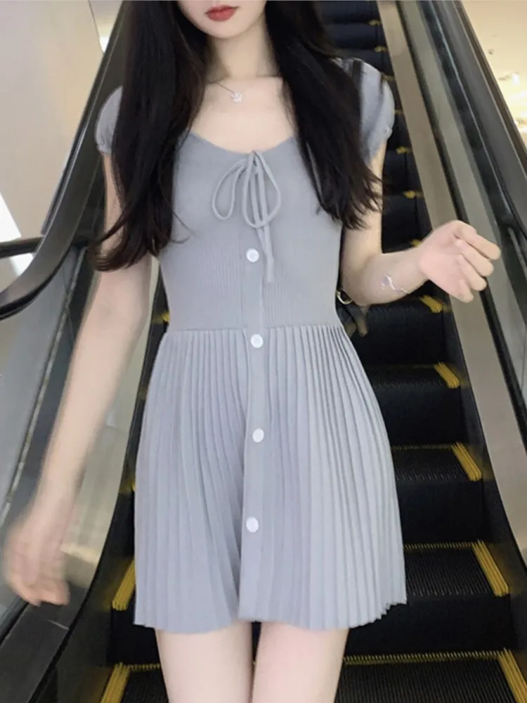 Sexy Knitted Dresses for Women V-neck A-Line Pleated Mini Dress Korean Fashion Solid Autumn Knitting One Piece Vestido Mujer New
Sexy Knitted Dresses for Women V-neck A-Line Pleated Mini Dress Korean Fashion Solid Autumn Knitting One Piece Vestido Mujer New