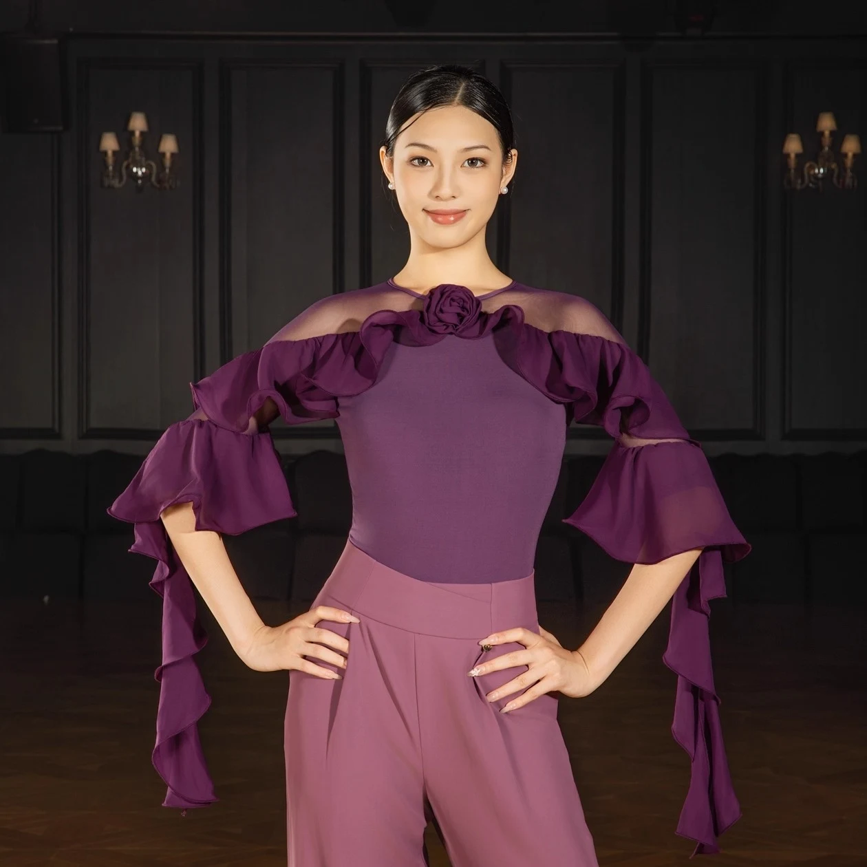 Топы для бальных танцев с цветочными оборками, костюм для вальса, женский костюм для социальных танцев, одежда для латинских танцев L17054
Топы для бальных танцев с цветочными оборками, костюм для вальса, женский костюм для социальных танцев, одежда для латинских танцев L17054