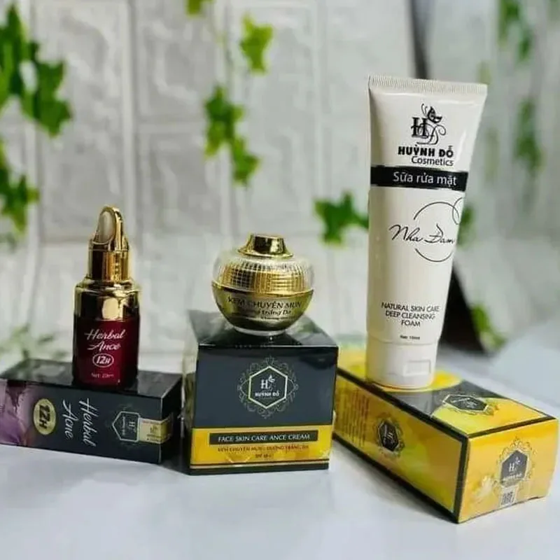 Combo Kem Face mụn Huỳnh đỗ + Serum Mụn + Sữa rửa mặt nha đam, Giảm các loại mụn, làm mờ vết thâm, da thêm mềm mại và sáng hồng
Combo Kem Face mụn Huỳnh đỗ + Serum Mụn + Sữa rửa mặt nha đam, Giảm các loại mụn, làm mờ vết thâm, da thêm mềm mại và sáng hồng