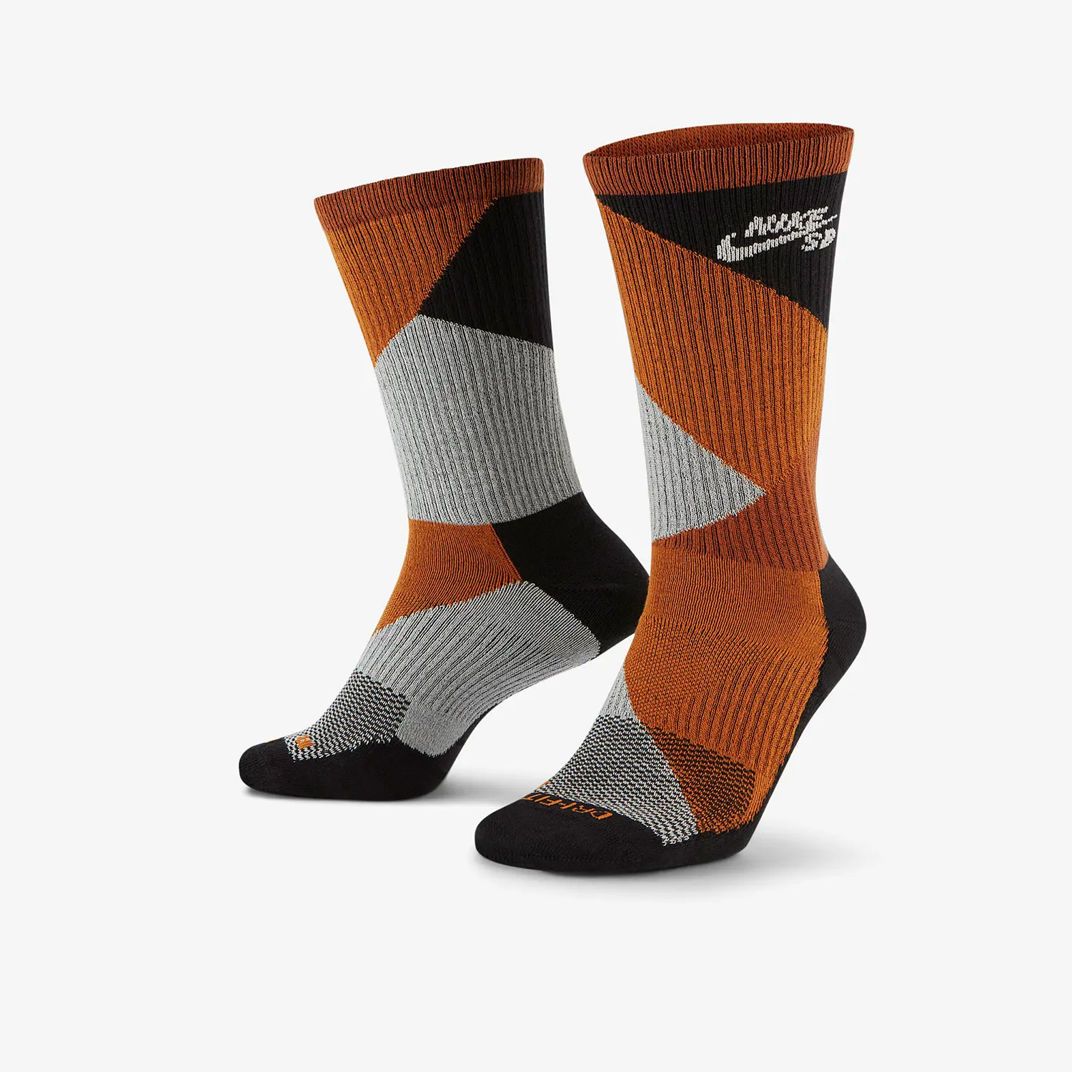 Nike Authentic Current Season New Color Block Mid-Calf Men's Women's Three-Pair Set Casual Sports Socks DA7516-902
Nike Authentic Current Season New Color Block Mid-Calf Men's Women's Three-Pair Set Casual Sports Socks DA7516-902