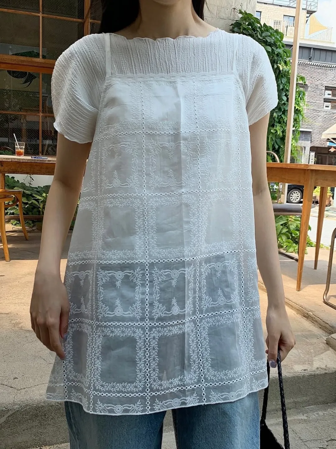 Летняя новинка: Женский жилет с вышивкой и юбка-миди с эффектом перекрытия, из мягкой ткани средней плотности, с дизайнерским акцентом.
Летняя новинка: Женский жилет с вышивкой и юбка-миди с эффектом перекрытия, из мягкой ткани средней плотности, с дизайнерским акцентом.